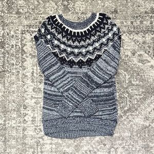 G.H. Bass & Co. knit sweater. Color blue and white. Women’s size M.